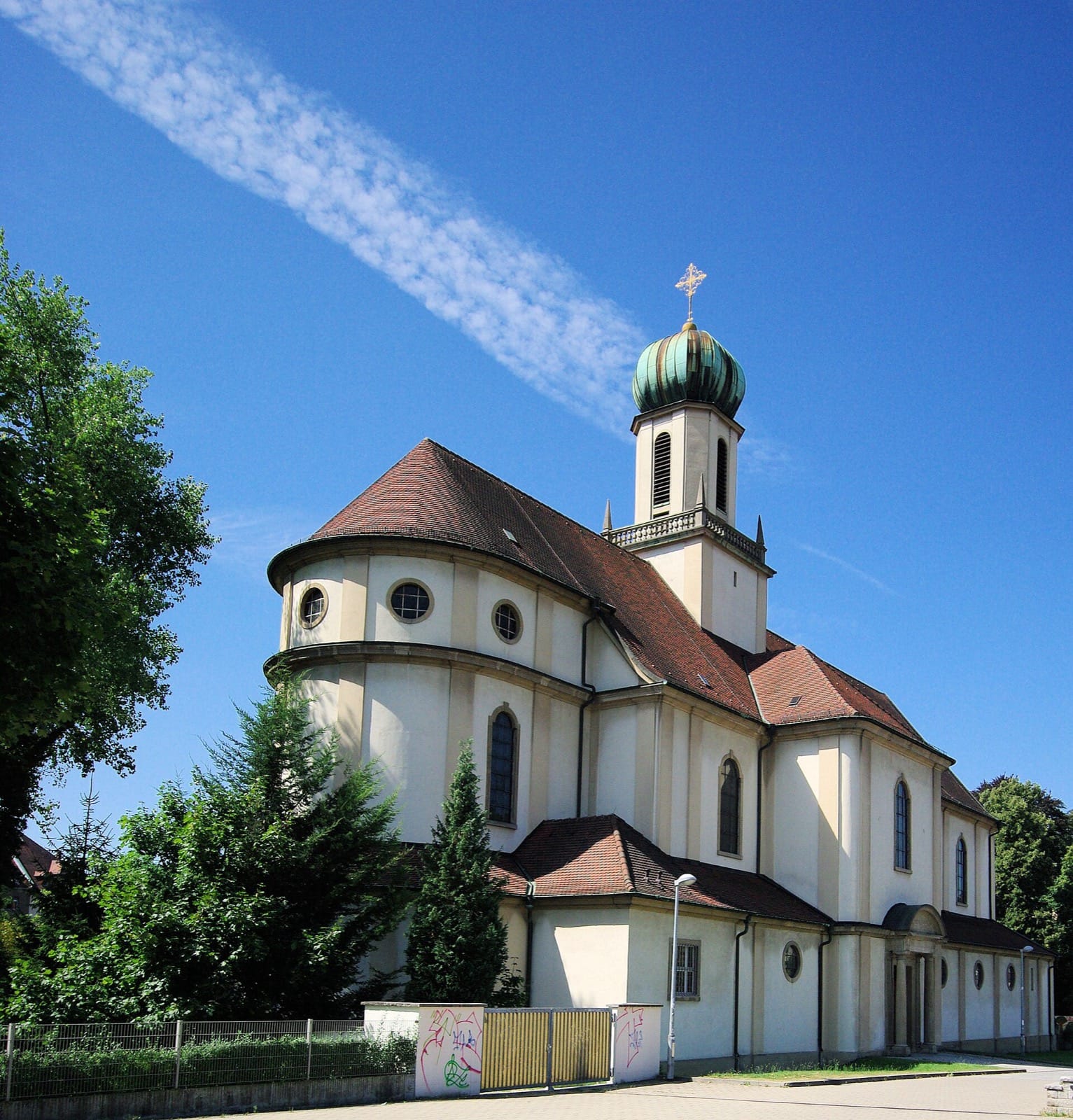Maria Hilf Kirche in Freiburg-Wiehre - neubarocker Bau von 1929 mit Dachreiter und Zwiebelhaube